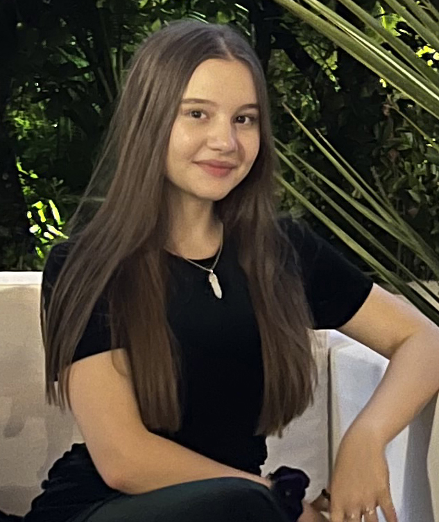 Alexandria Chaliovski Gold Lexi teenage girl actress Maldives trips holiday